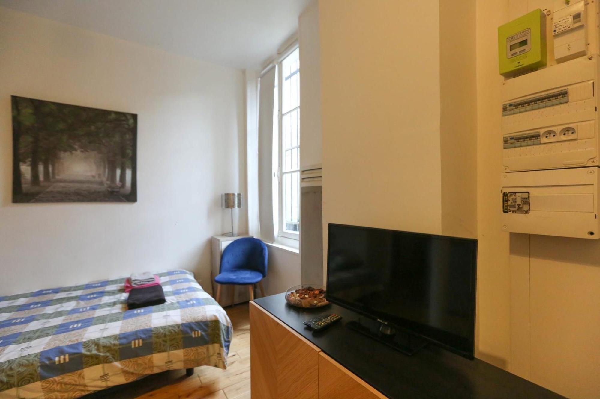 Nice And Comfortable Studio Apartment Paris Exterior photo